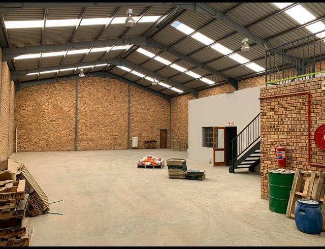 411M² WAREHOUSE TO LET IN STRIJDOMPARK